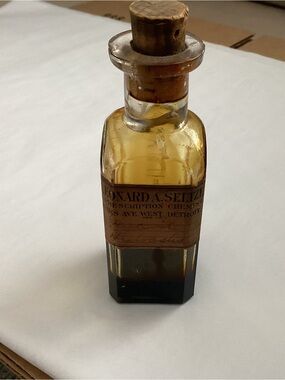 Antique Apothecary glass bottle early 20th Century.  “Spirit of Gaultheria”